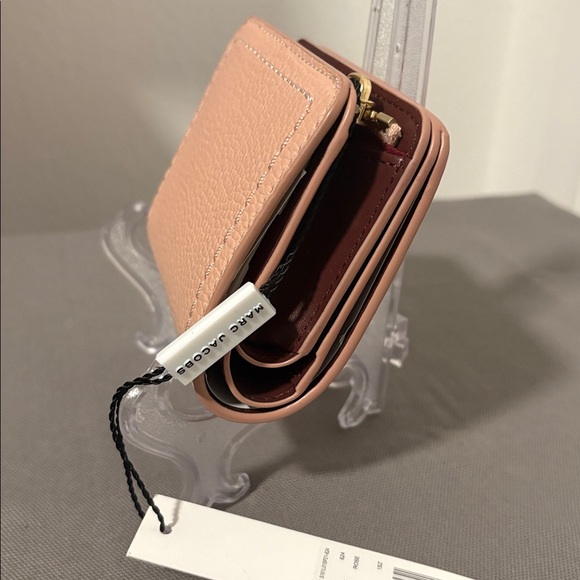 NWT MARC JACOBS Pebbled Leather Compact Wallet In Rose - Picture 5 of 7